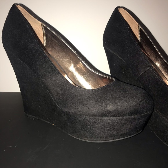 Black Suede Steve Madden Platform Heels - Picture 5 of 5